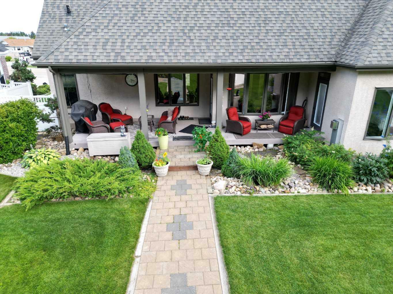 Property Photo: 5612 16 Avenue AB T7E 1X1