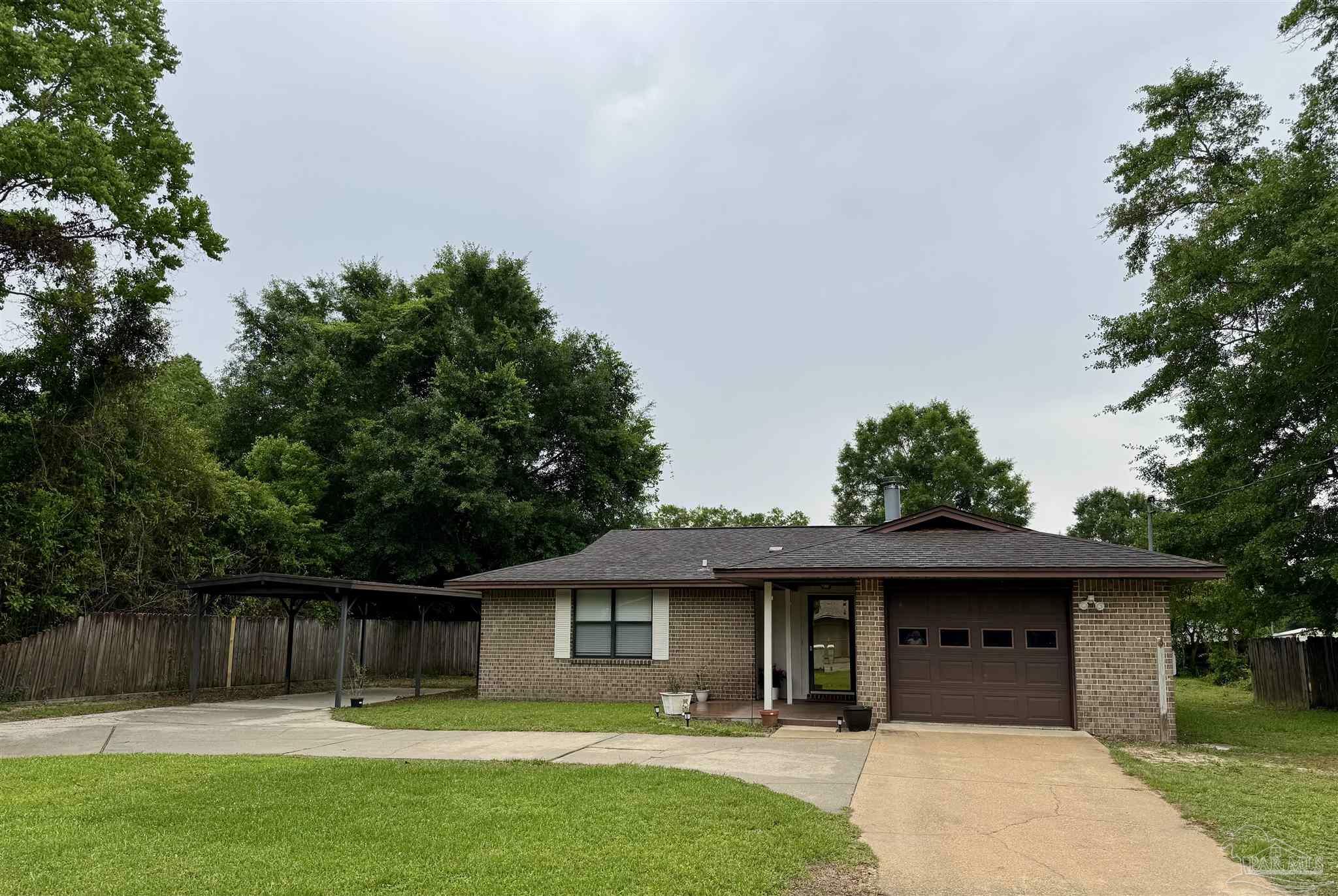 Property Photo: 4763 Fairoaks Dr FL 32571