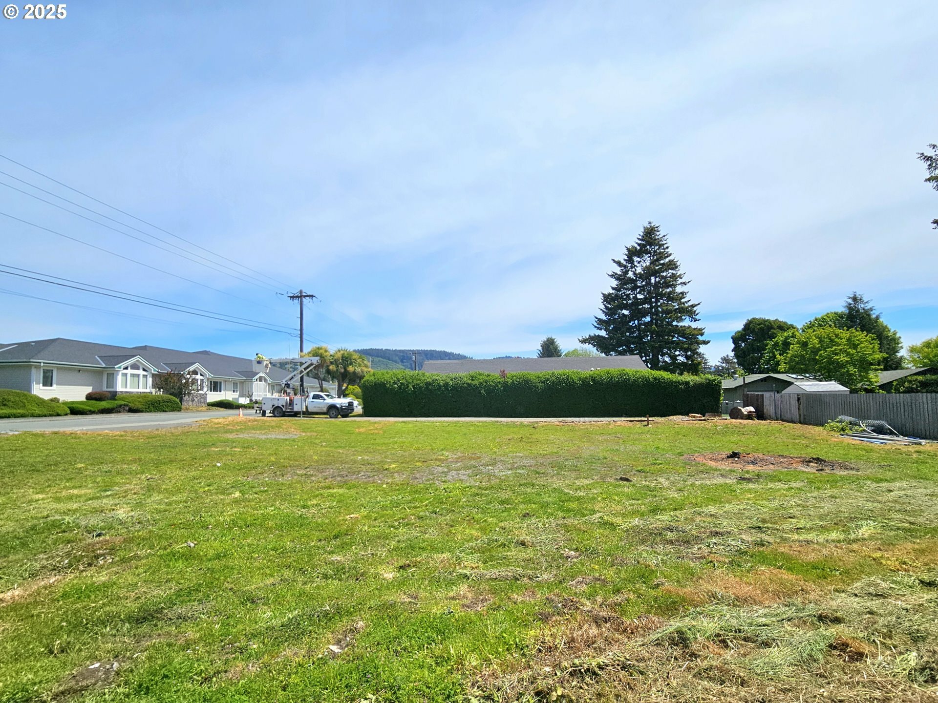 Property Photo: 425 Railroad St OR 97415