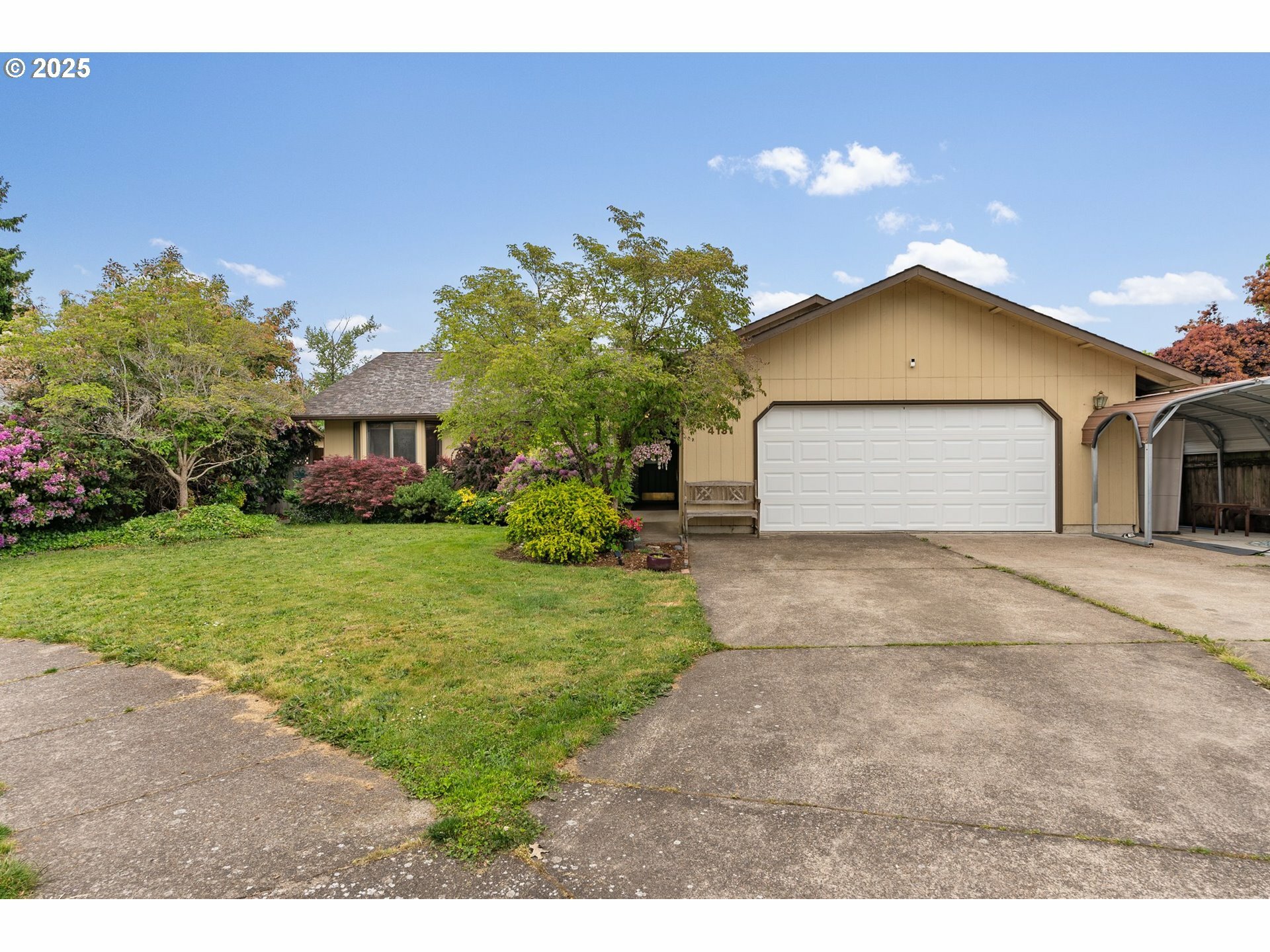 Property Photo: 4131 Jessen Dr OR 97402