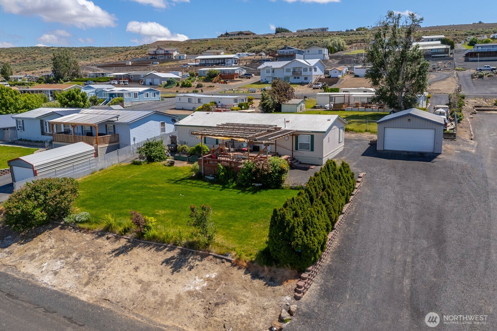 Property Photo: 6871 SE Belmont Street WA 99344