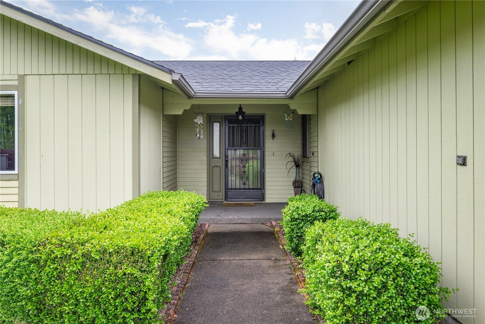 Property Photo: 2412 Mulberry Street WA 98632