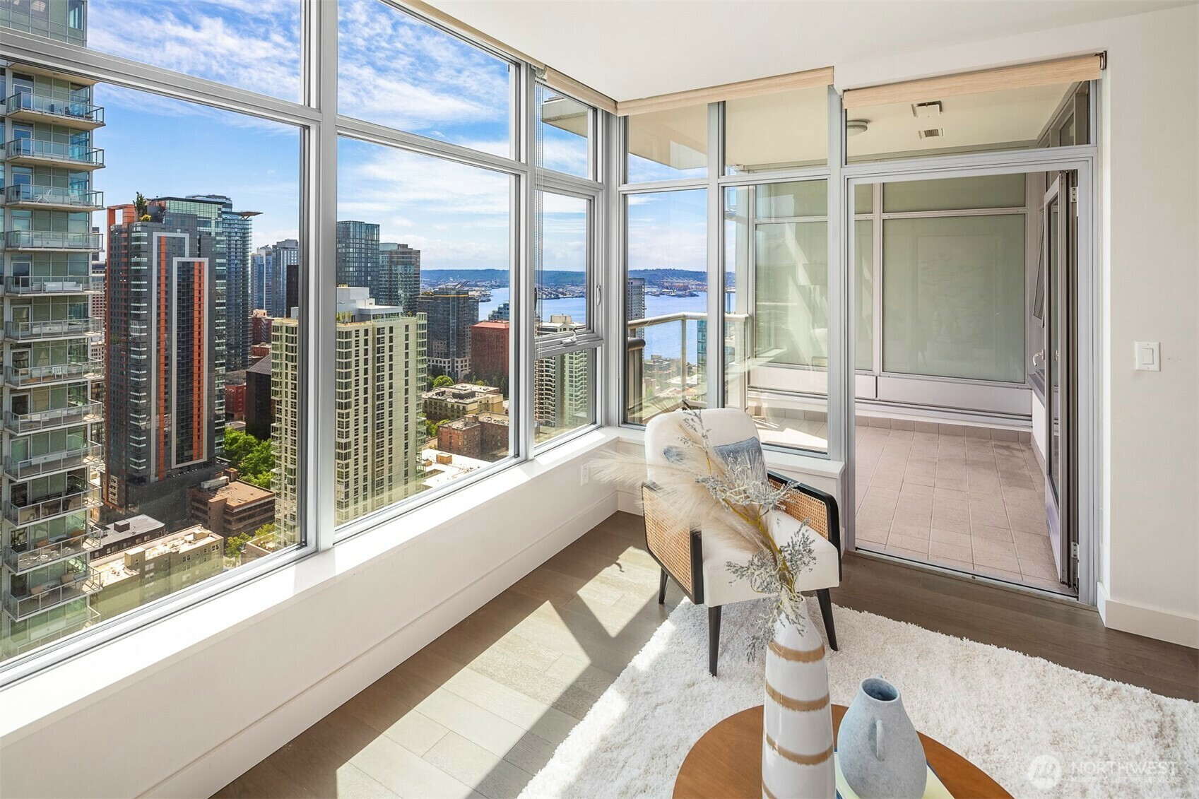 Property Photo: 583 Battery Street 3607N WA 98121