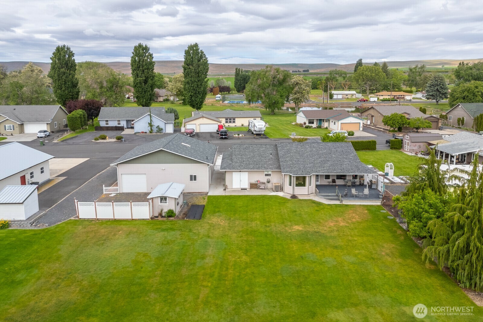 Property Photo: 19341 St. Andrews Drive NW WA 98851