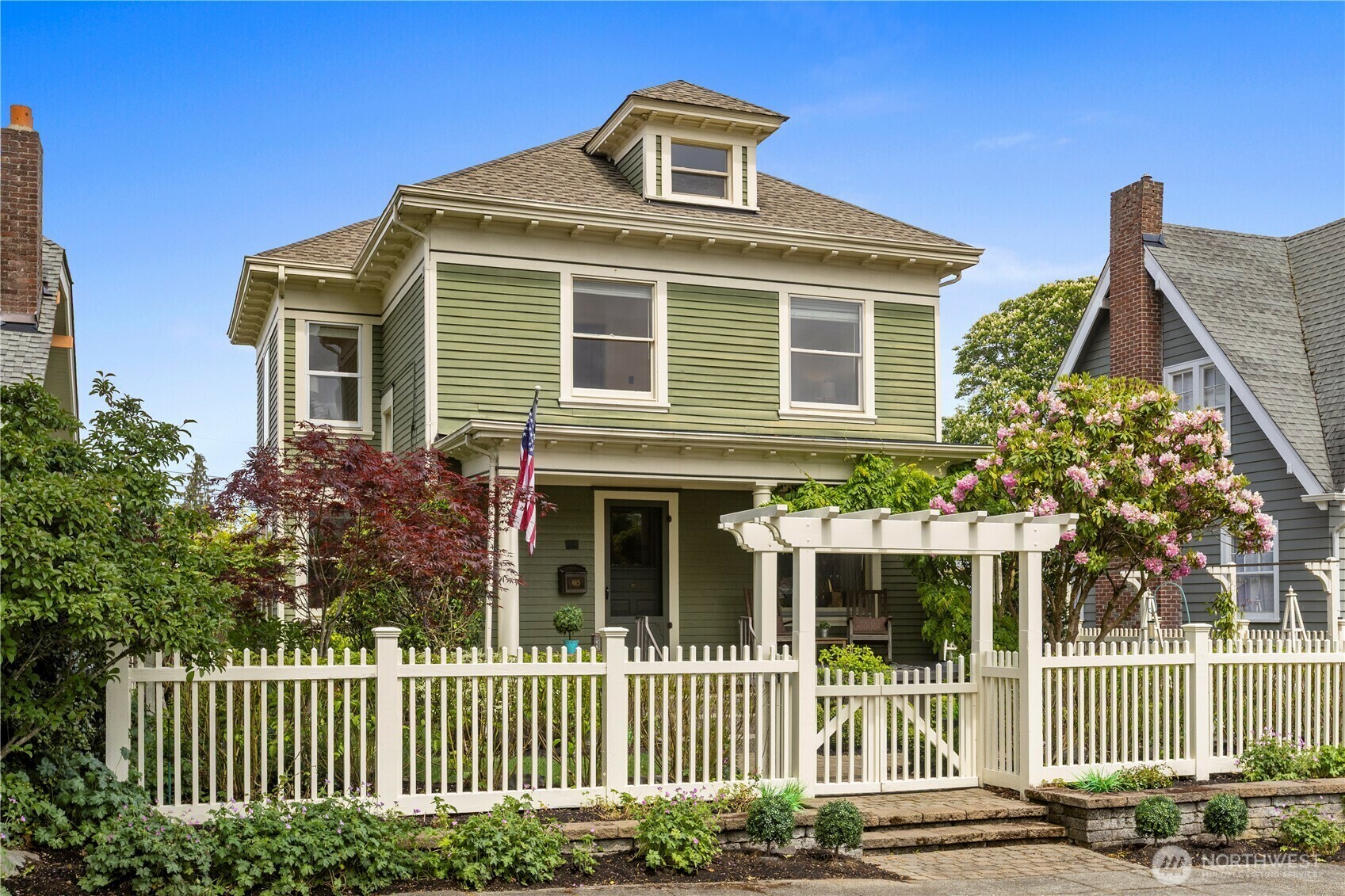 Property Photo: 615 N Ainsworth Avenue WA 98403