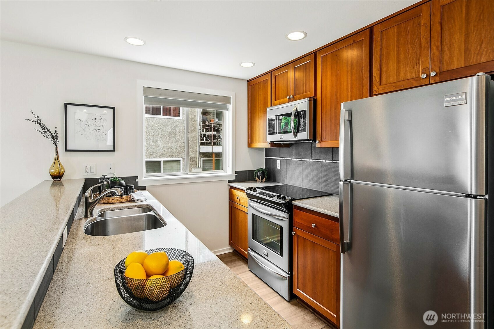 Property Photo: 2432 Dexter Avenue N 201 WA 98109