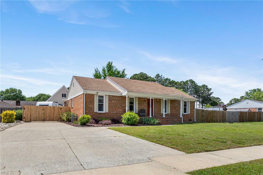 Property Photo: 814 Bellingham Dr VA 23322