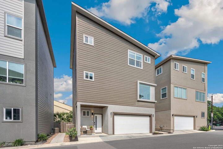 Property Photo: 1618 W Lawndale #2 TX 78209