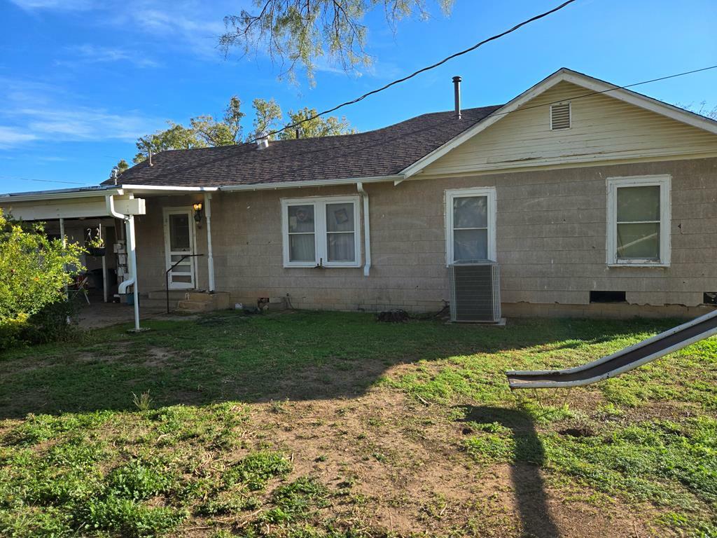 Property Photo: 1805 S Van Buren St TX 76904