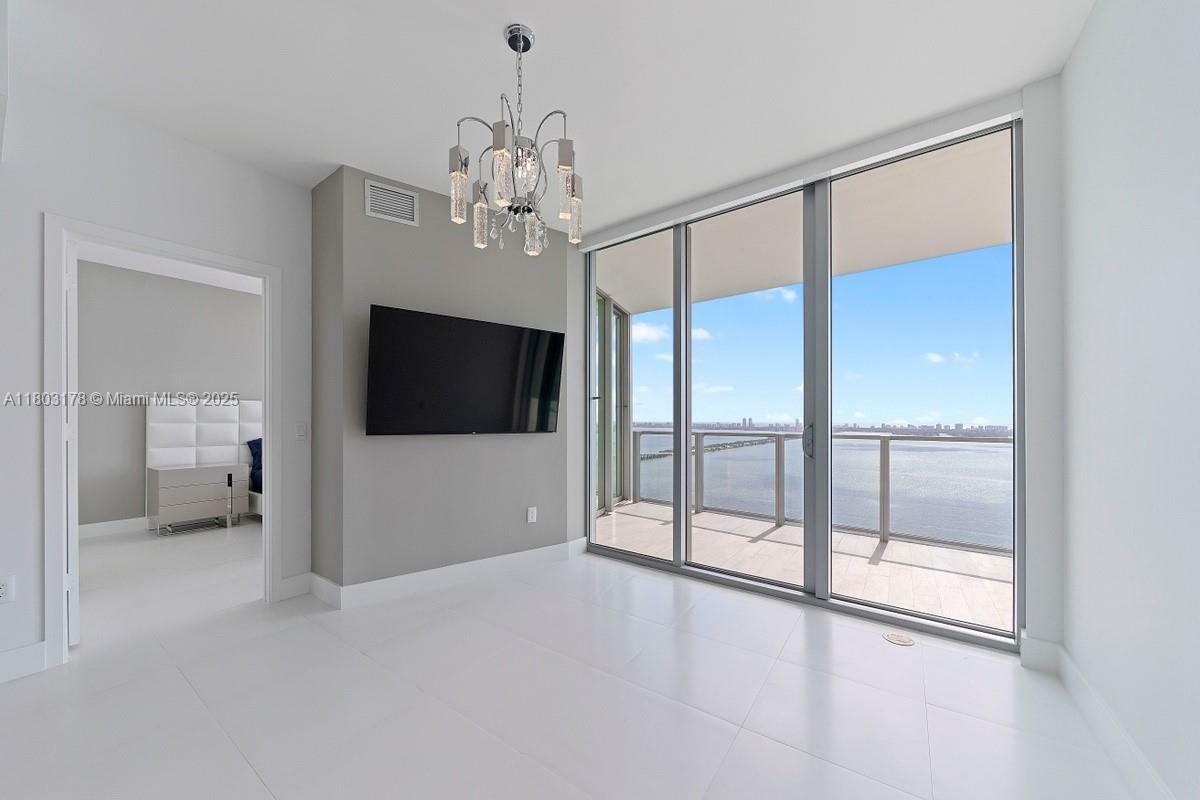 Property Photo: 2900 NE 7 Ave 3605 FL 33137
