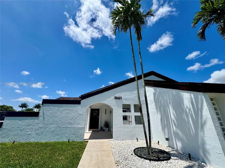 15421 SW 158th St  Miami FL 33187 photo