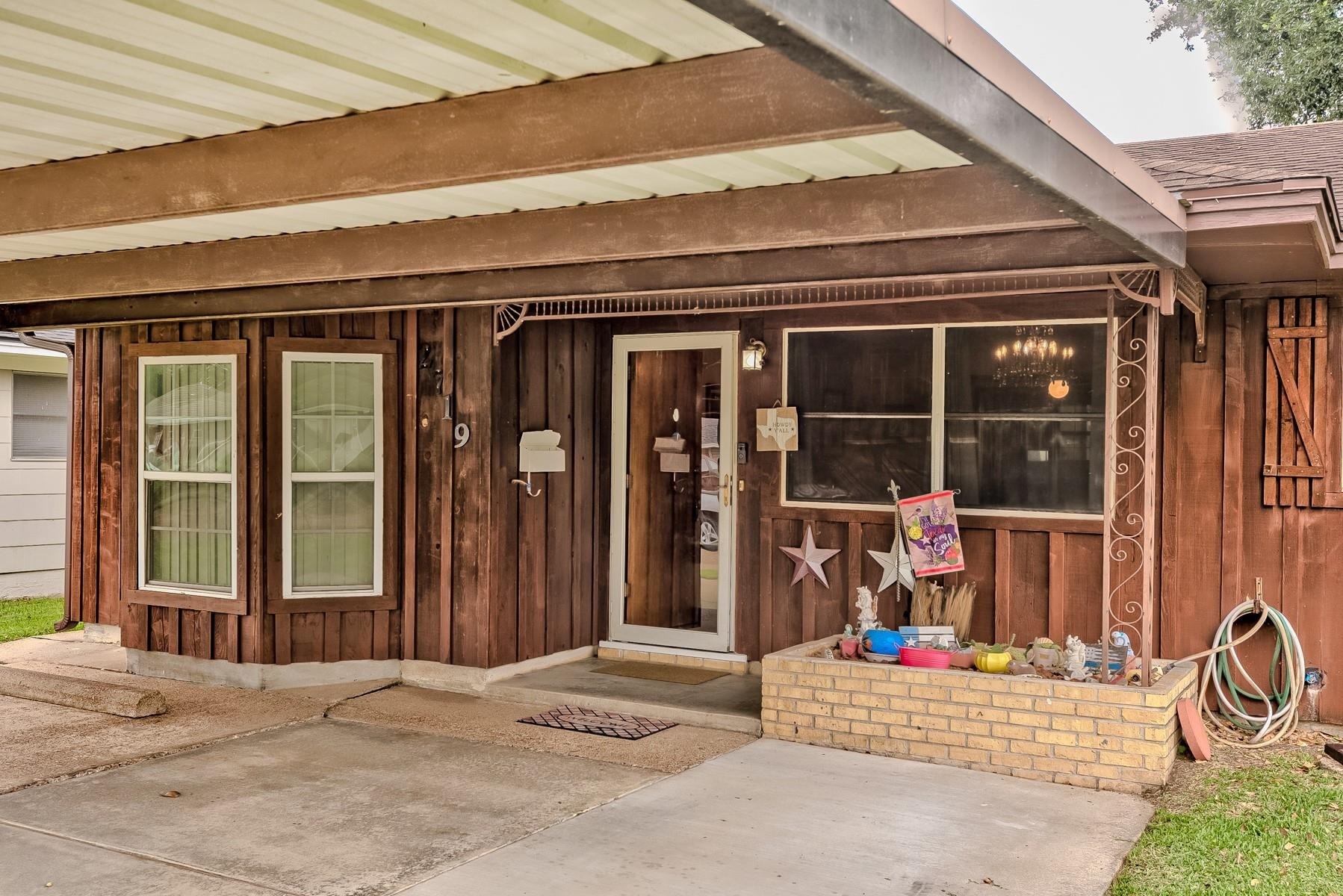 Property Photo: 2719 Avenue M TX 77627-0000