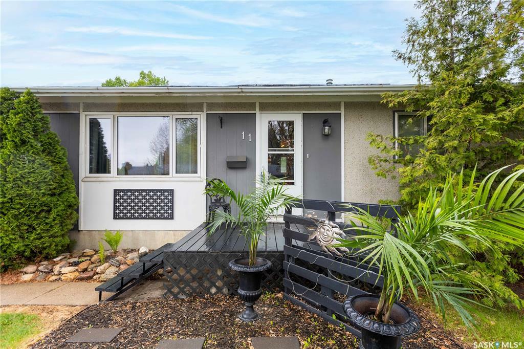 Property Photo: 11 Selkirk Crescent SK S7L 4J4