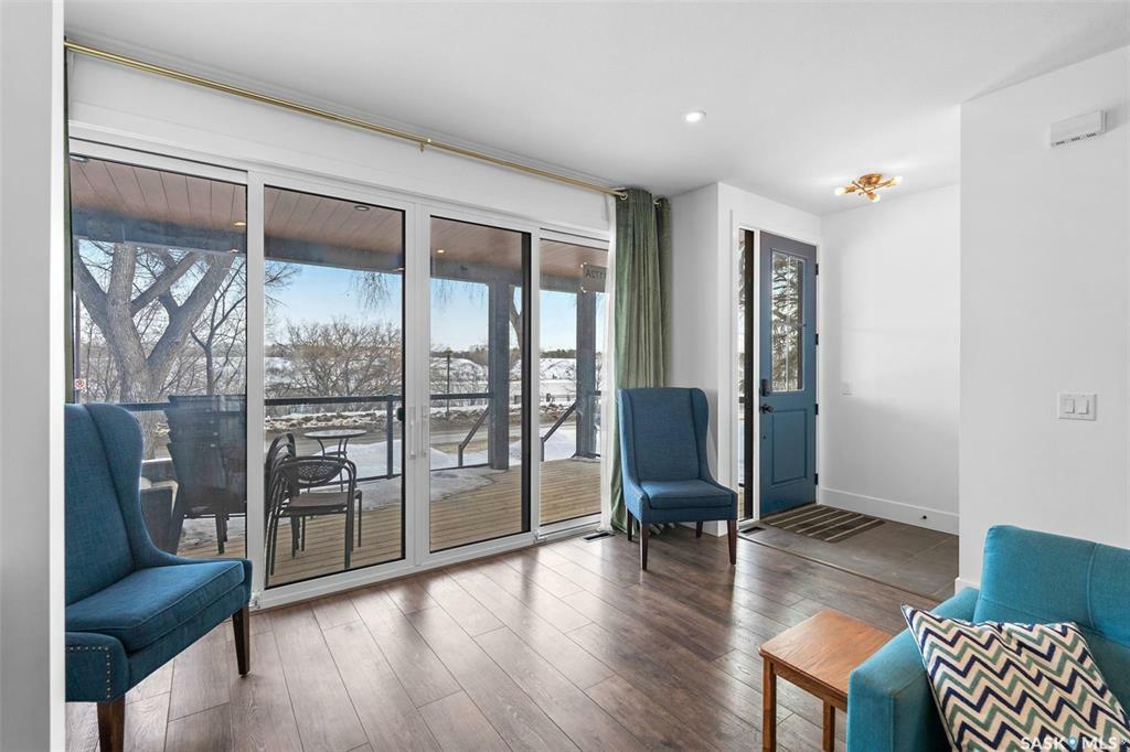 Property Photo:  1172A Spadina Crescent E  SK S7K 3H8 