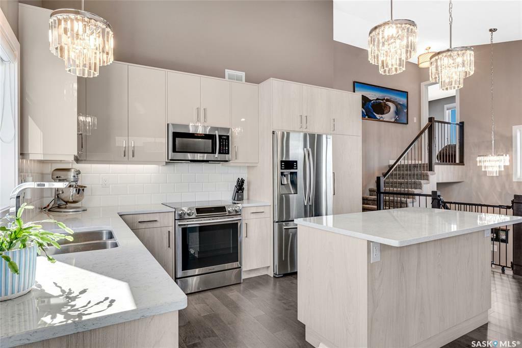 Property Photo:  566 Boykowich Crescent  SK S7W 0S5 