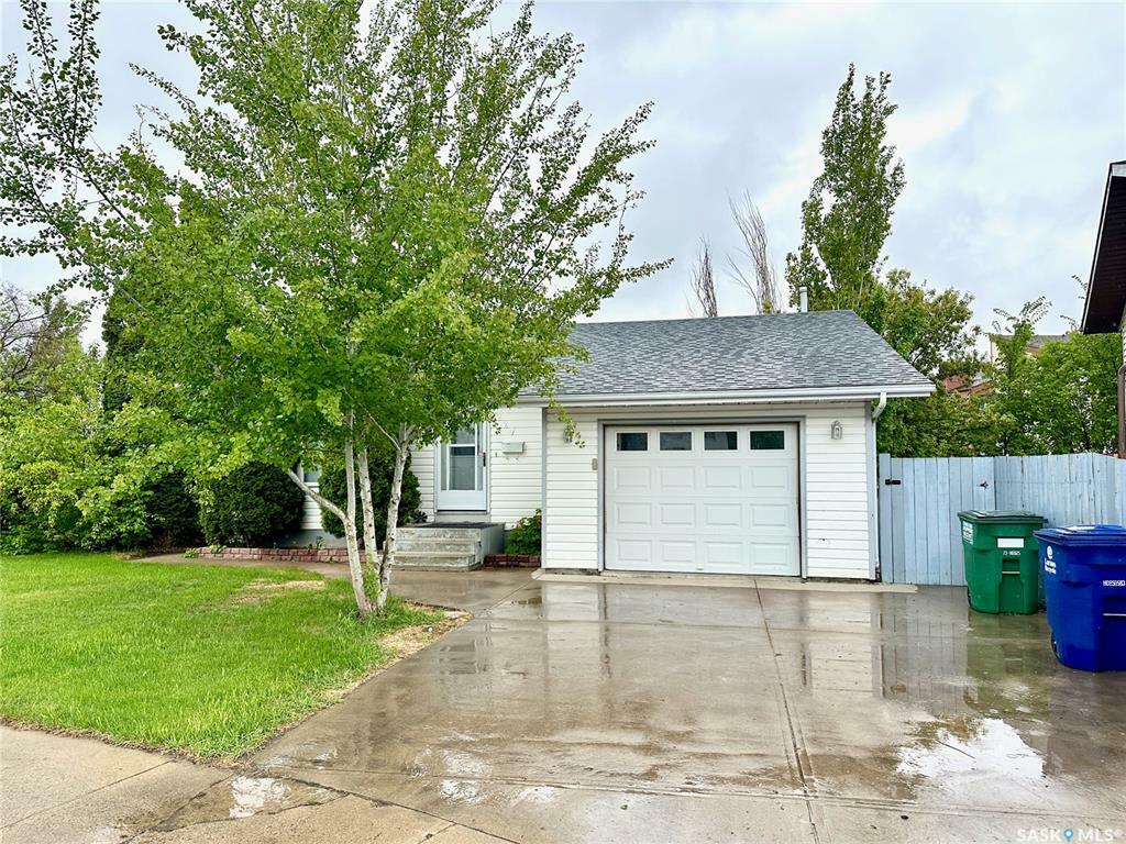 Property Photo: 227 Bowman Court SK S7L 6P6