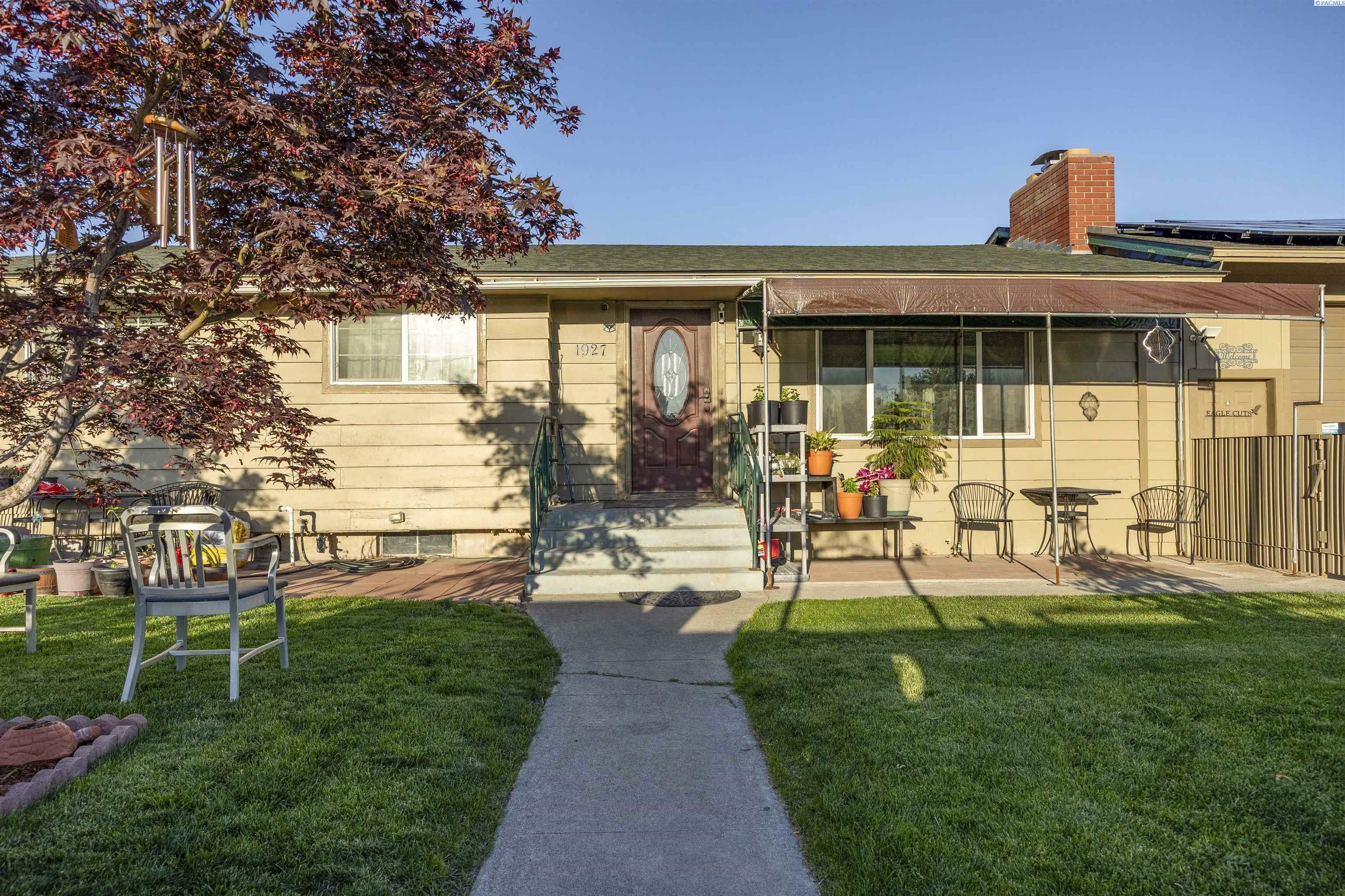 Property Photo: 1927 N 18th Ave WA 99301