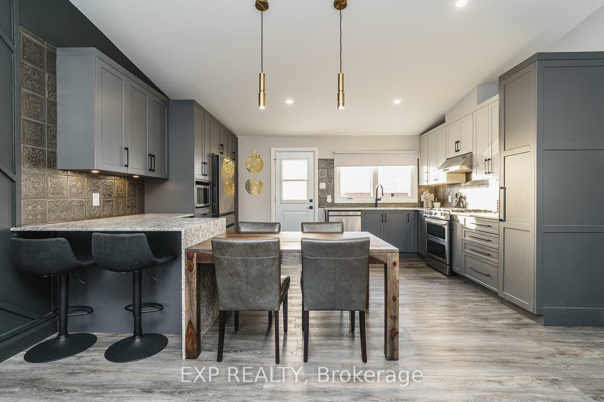 Property Photo: 1885 Arizona Avenue ON K1H 6Z5