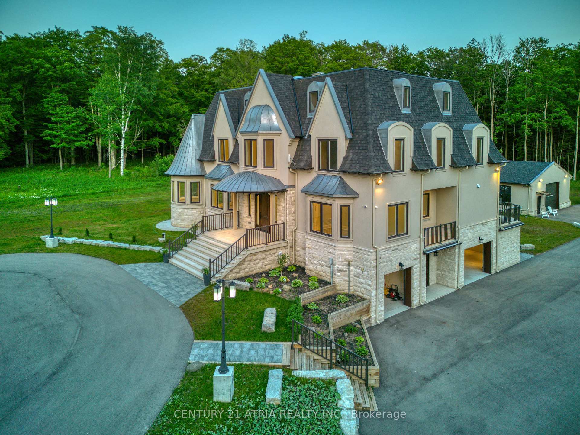 Property Photo: 3225 Davis Drive ON L4A 2P8