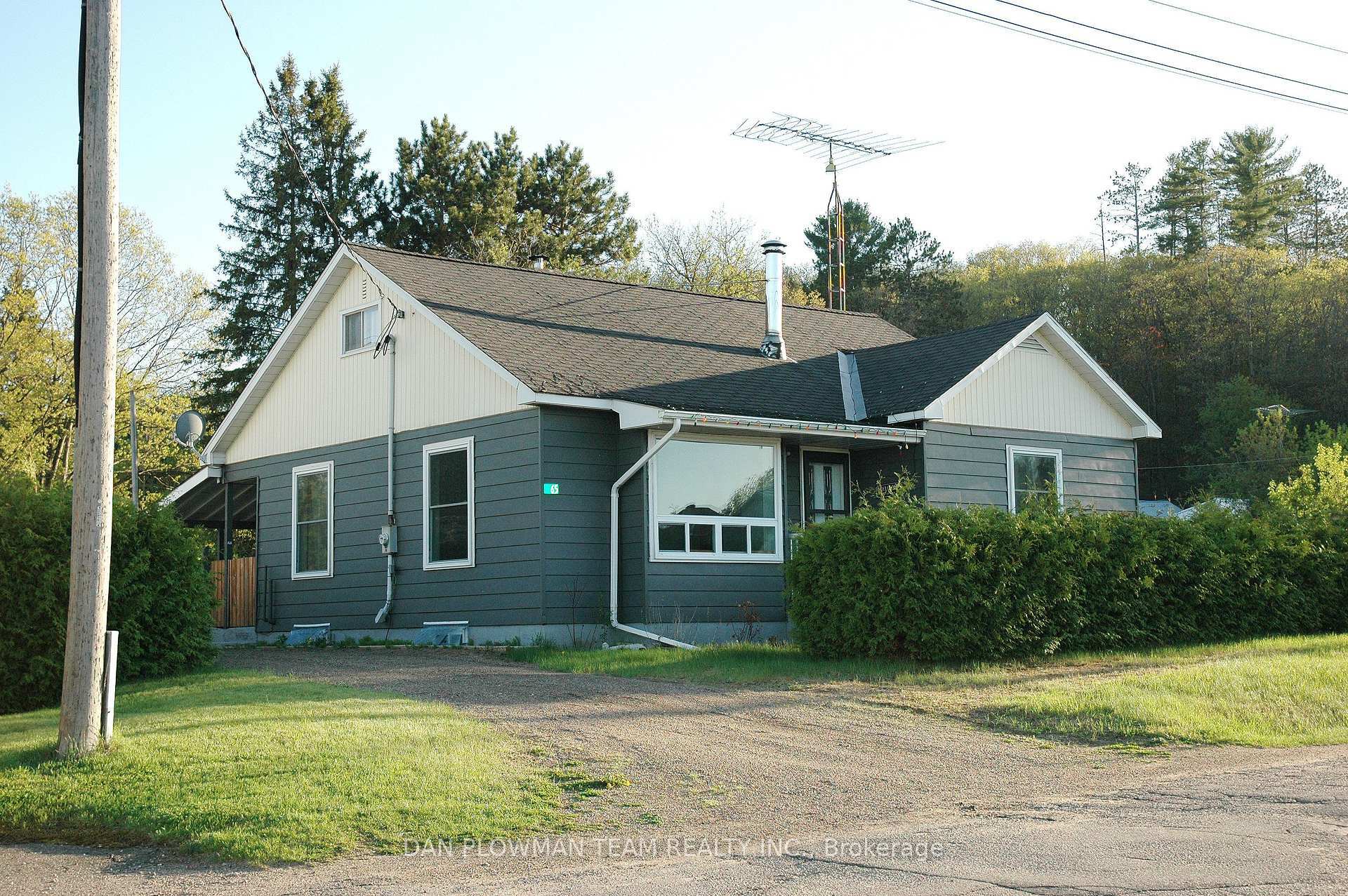 Property Photo: 65 Inglis Street ON K0J 2M0