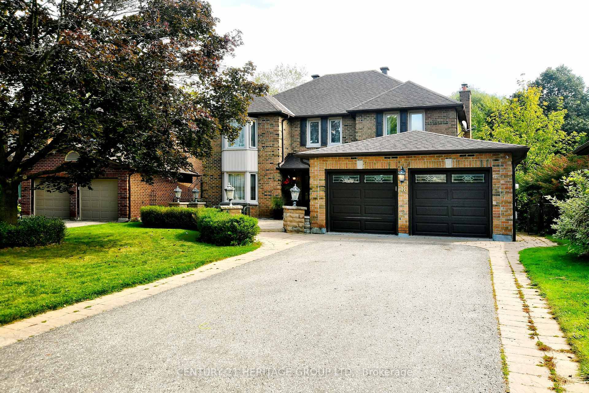 8 Petch Crescent  Aurora ON L4G 5N7 photo