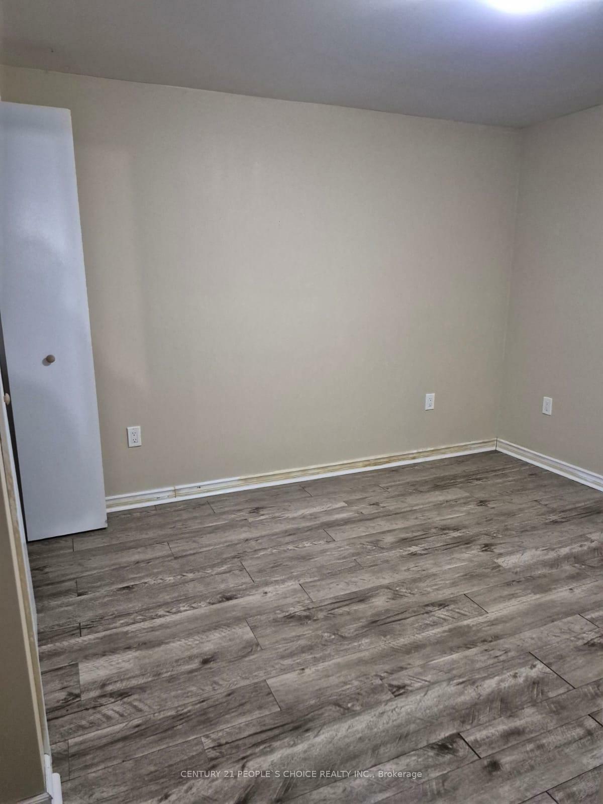 Property Photo:  183 Burbank Crescent  ON L9W 3H7 