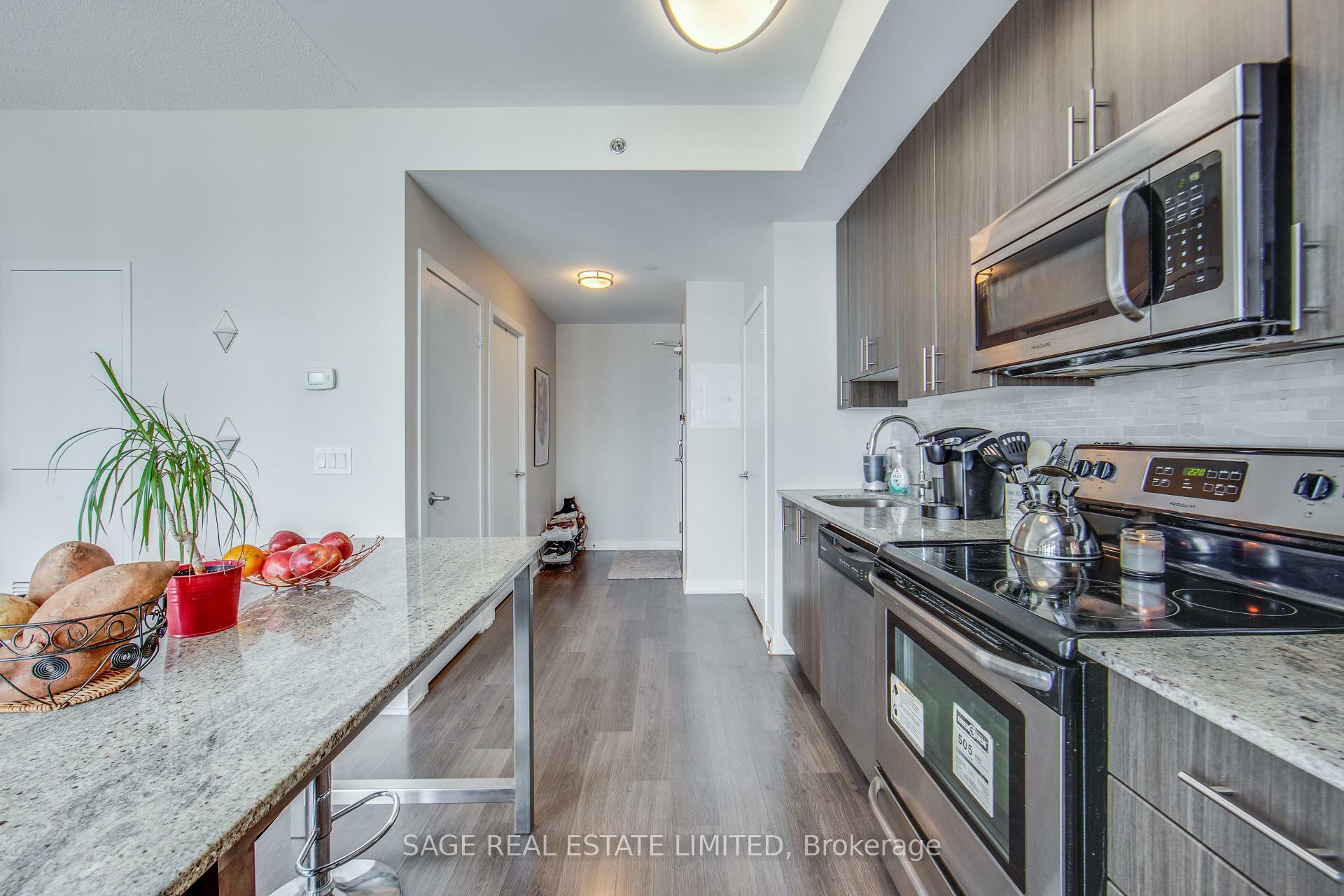 Property Photo:  225 Sackville Street 1912  ON M5A 0B9 