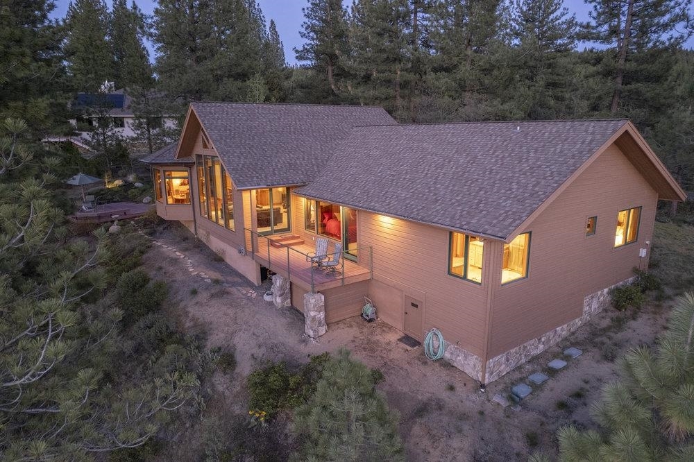 Property Photo: 402 Falling Water CA 96106