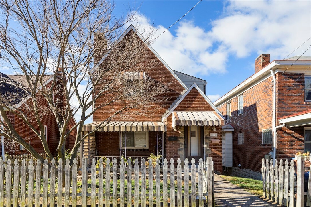 Property Photo: 2238 Lucina Avenue PA 15210