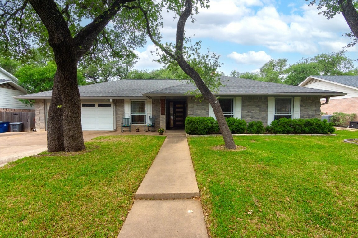 Property Photo:  11602 Three Oaks Trail  TX 78759 
