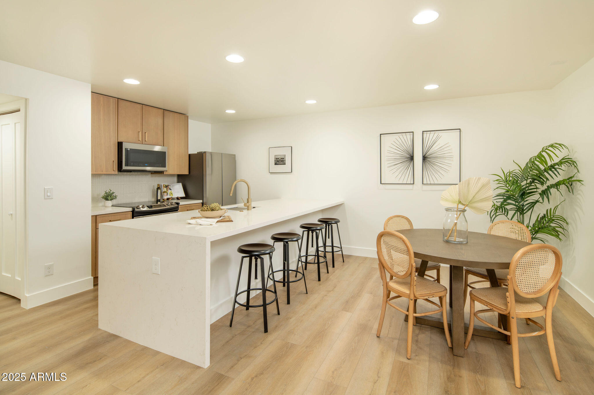 Property Photo: 628 N Hobson -- AZ 85203