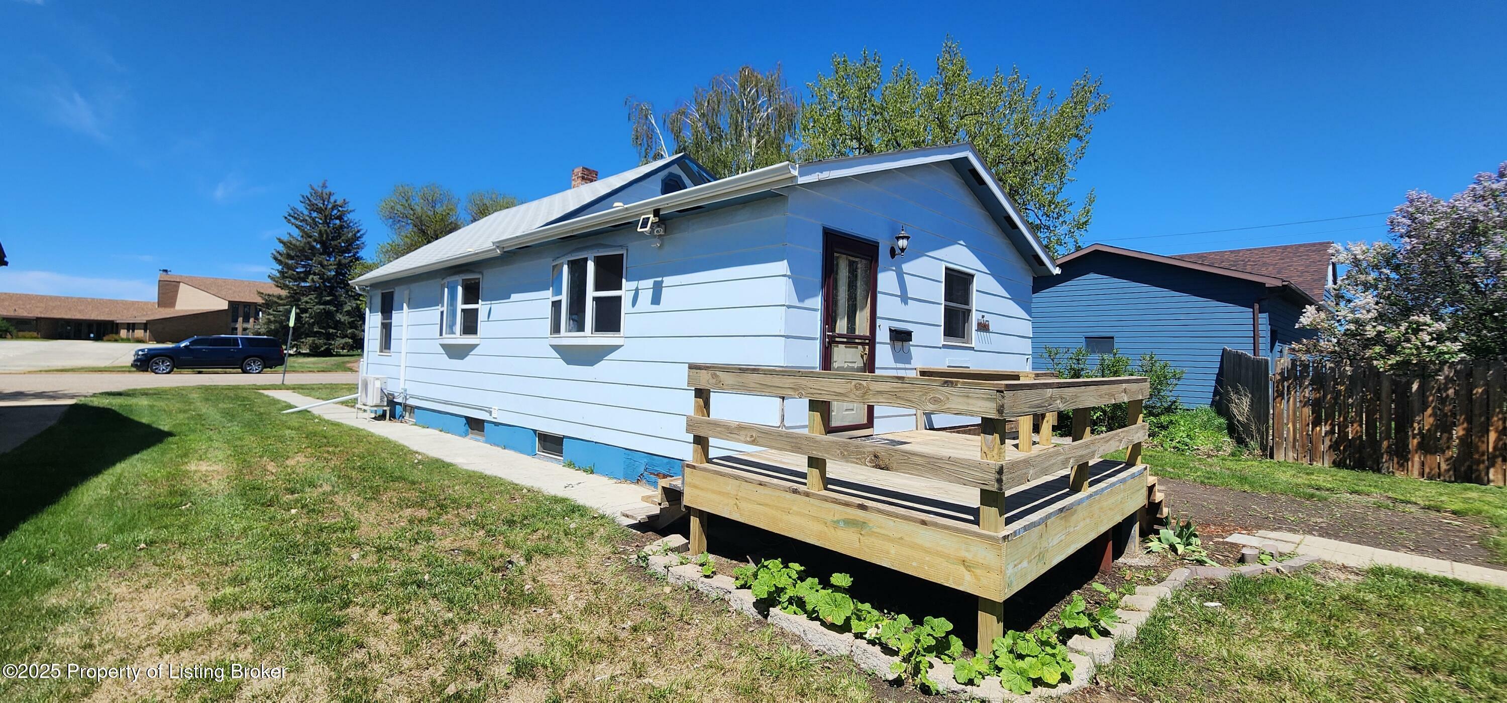 Property Photo: 103 6th Avenue SW ND 58623