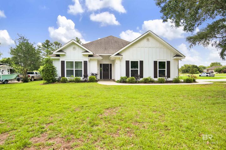 Property Photo: 16496 Gaineswood Drive AL 36532
