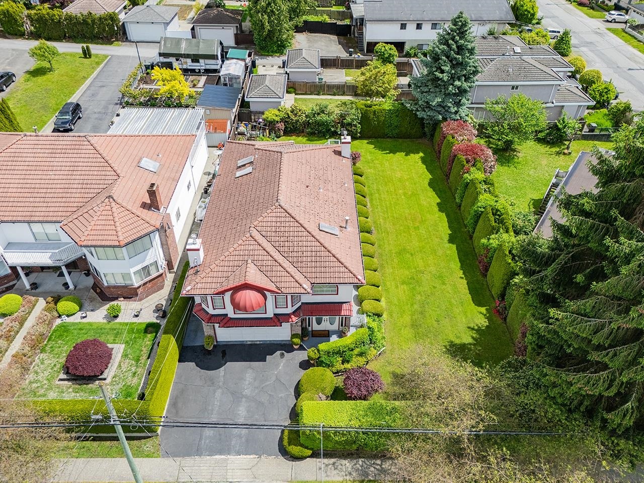 Property Photo: 7168 Sussex Avenue BC V5J 3V3