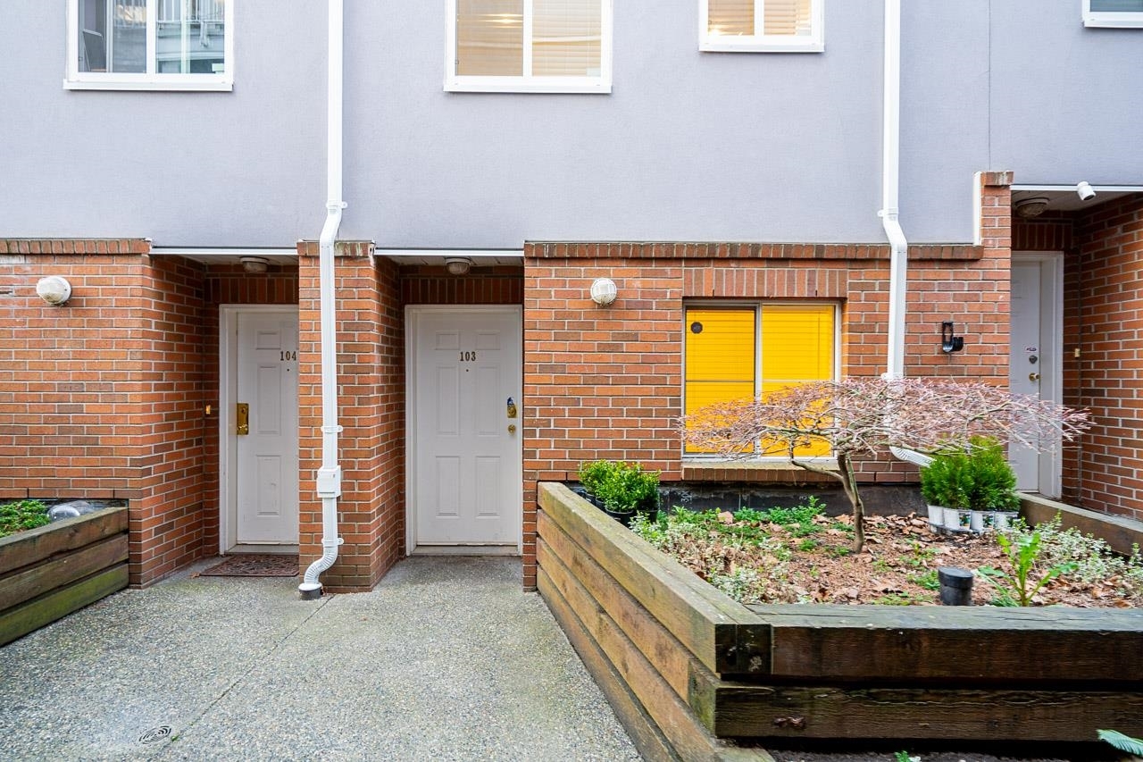 Property Photo: 624 Agnes Street 103 BC V3M 1G8