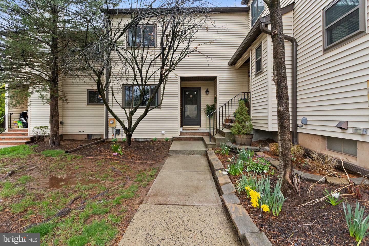 Property Photo: 14 Cedar Court NJ 08822