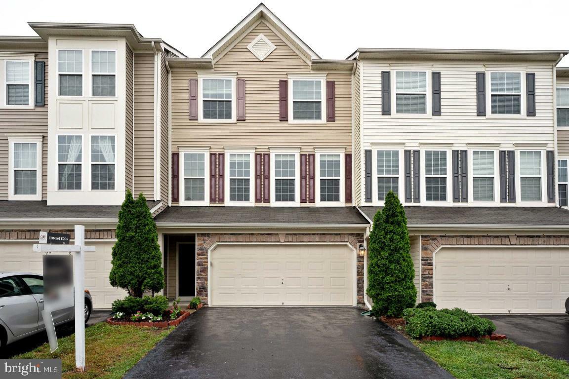 Property Photo: 25120 Sweet Myrtle Square VA 20105