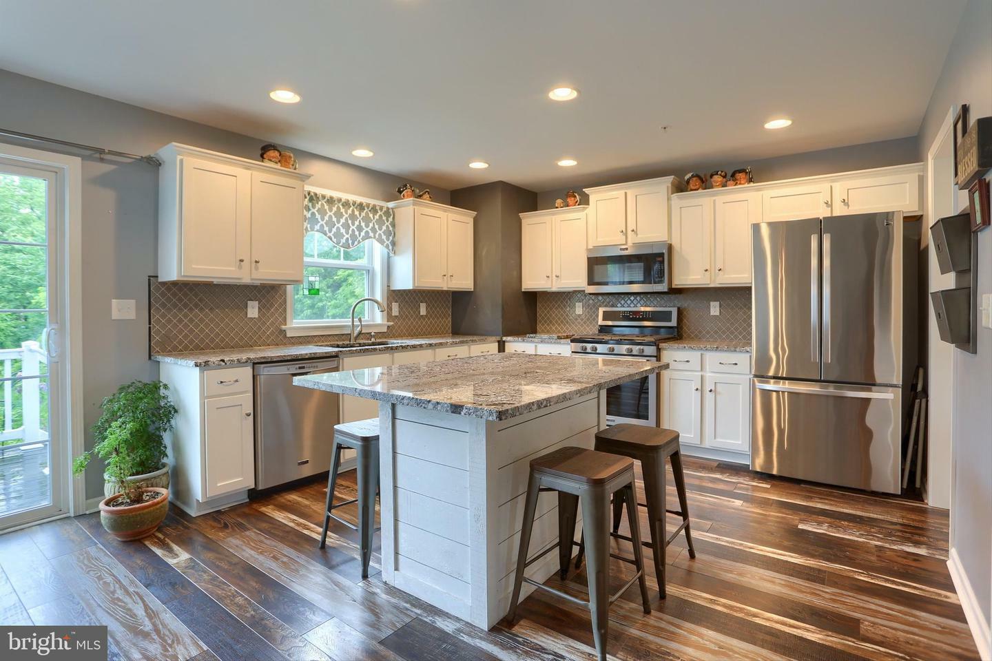 Property Photo: 409 Landover Court PA 17025