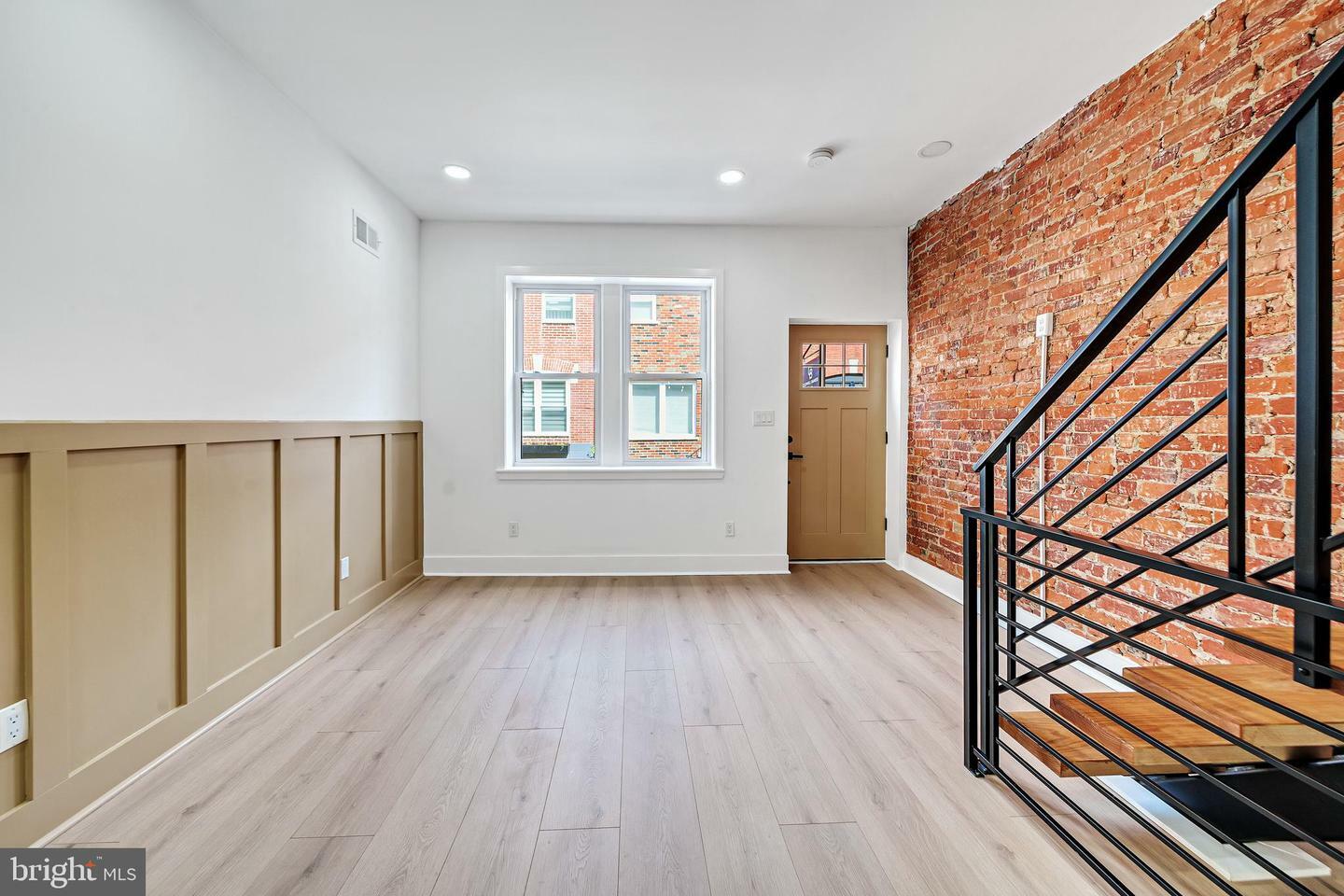 Property Photo: 2424 S Iseminger Street PA 19148