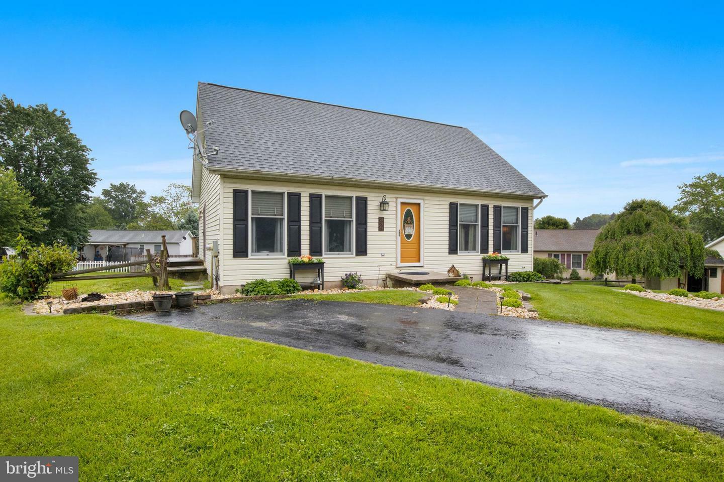 Property Photo: 171 Windsor Court PA 17331