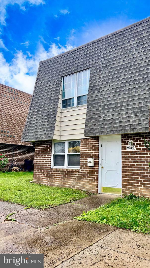 Property Photo: 9939 Wingtip Road PA 19115