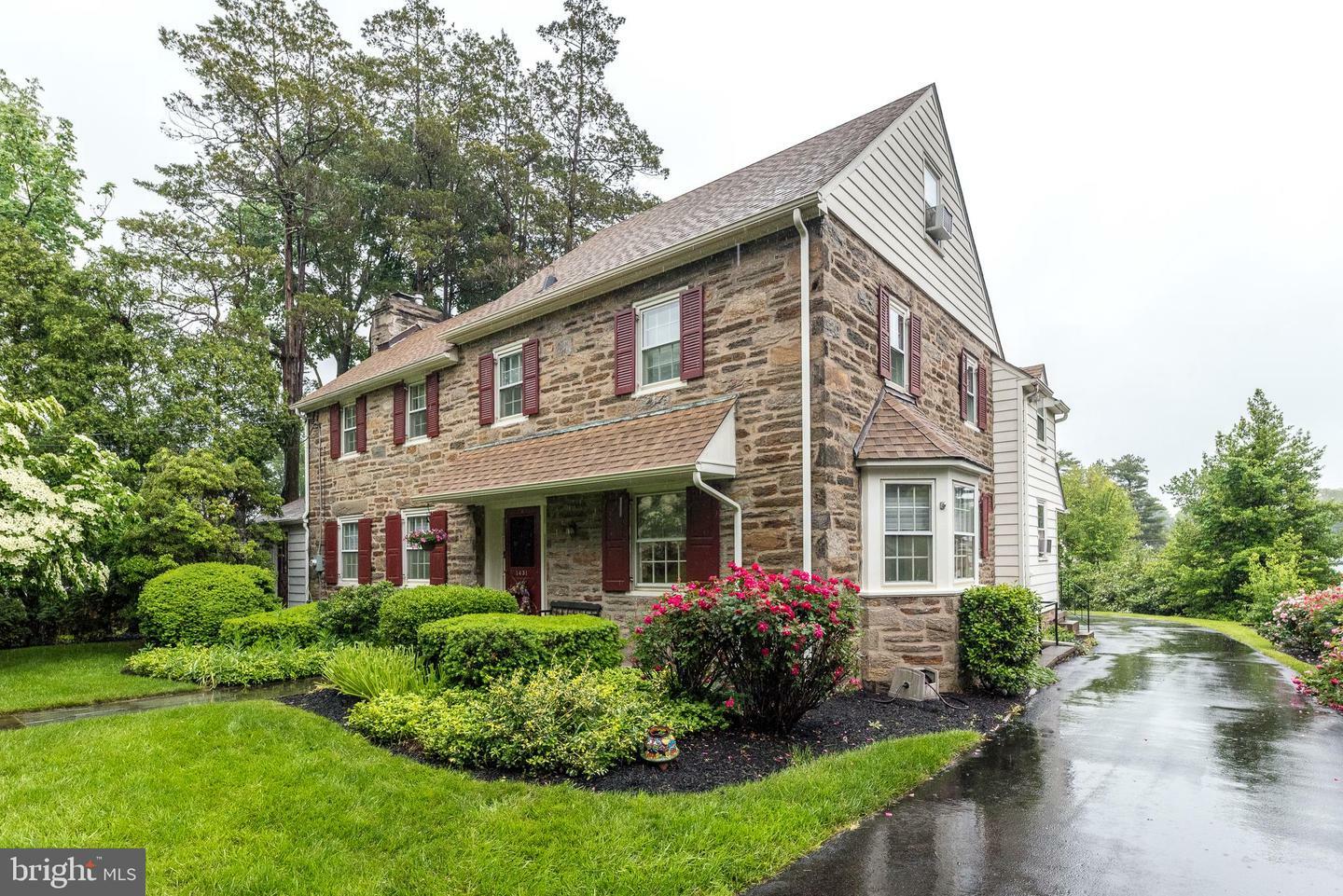 Property Photo: 1431 Wheatsheaf Lane PA 19001