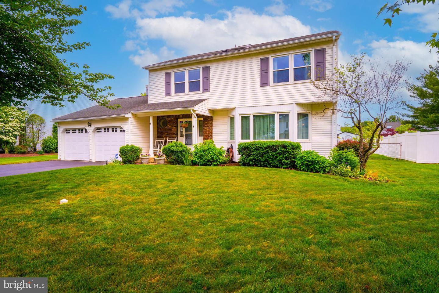 Property Photo: 5 Wetherhill Way NJ 08810