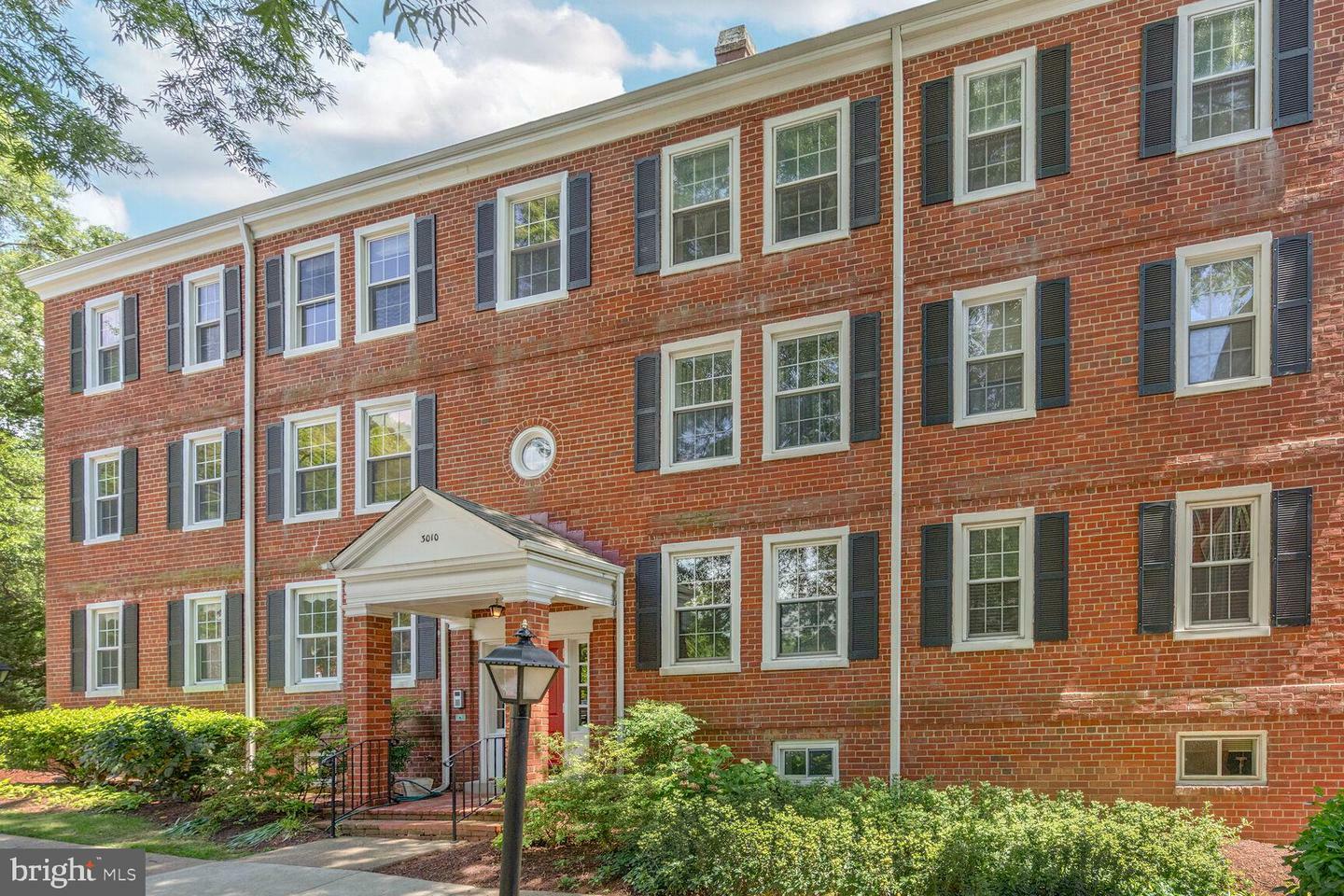 Property Photo: 3010 S Columbus Street A1 VA 22206