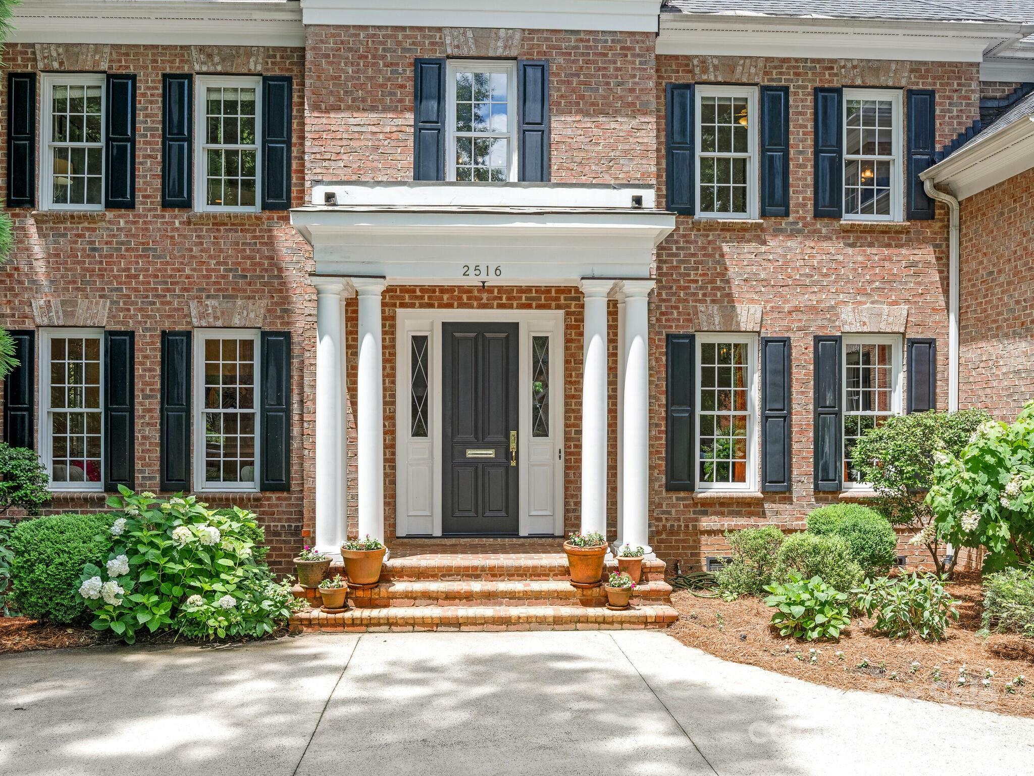 Property Photo: 2516 Selwyn Avenue NC 28209