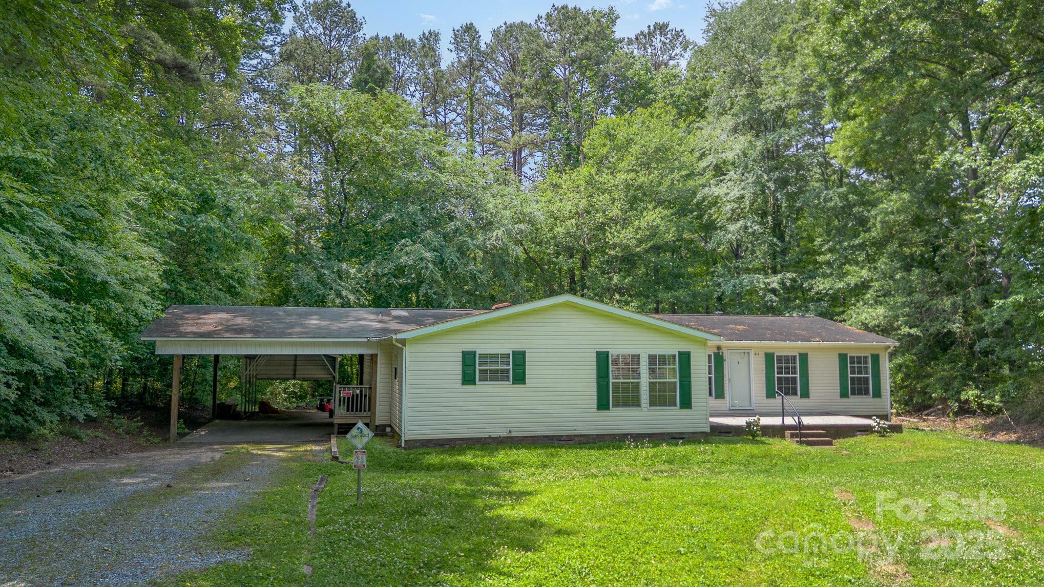Property Photo:  611 W Robinson Street  NC 28034 