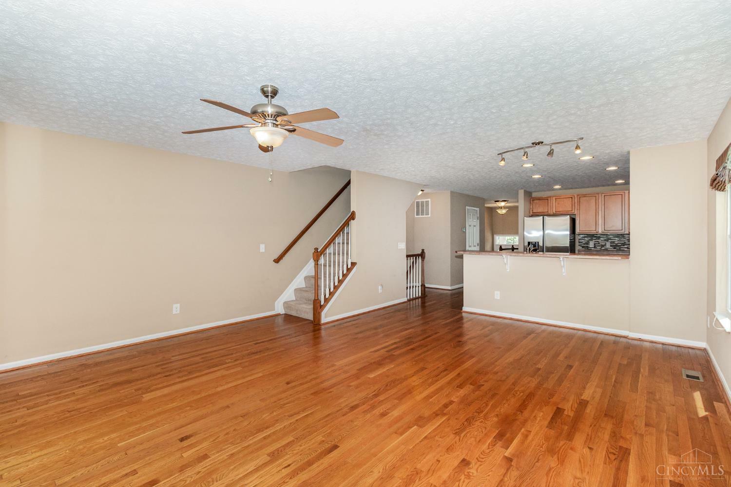 Property Photo: 3033 Lavinia Avenue OH 45208