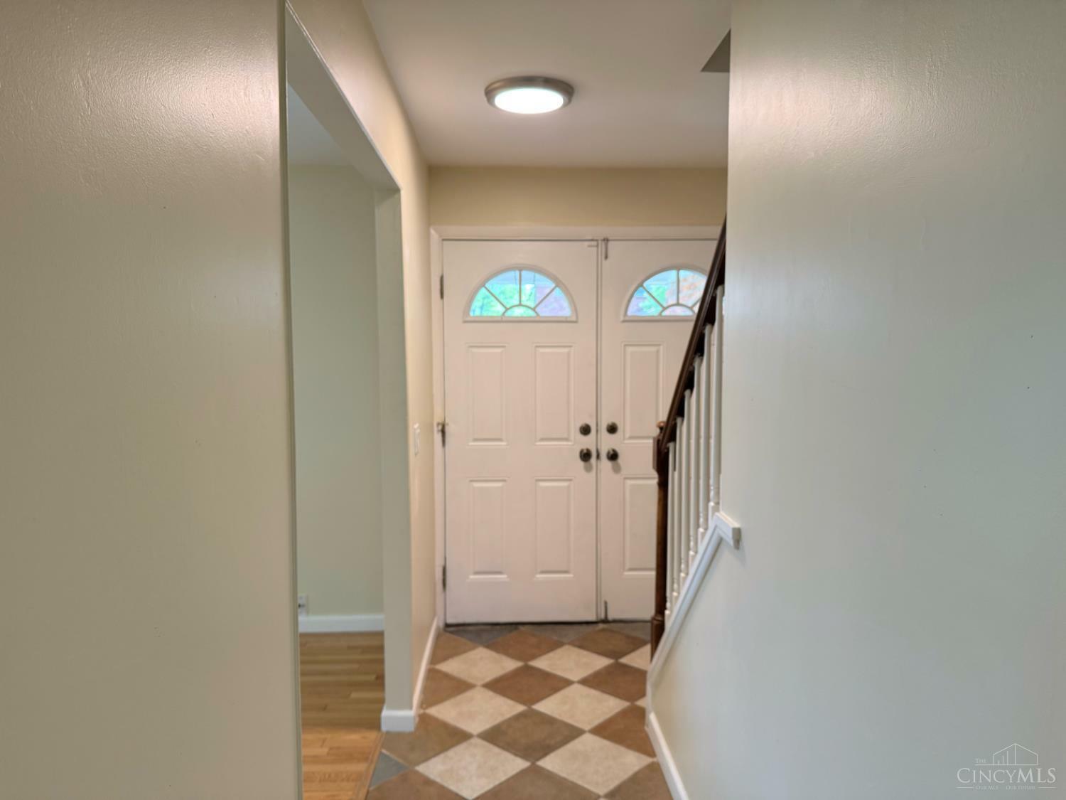 Property Photo: 1121 Gracewind Court OH 45231