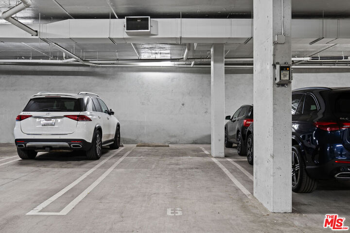 Property Photo:  1411 N Detroit St  CA 90046 