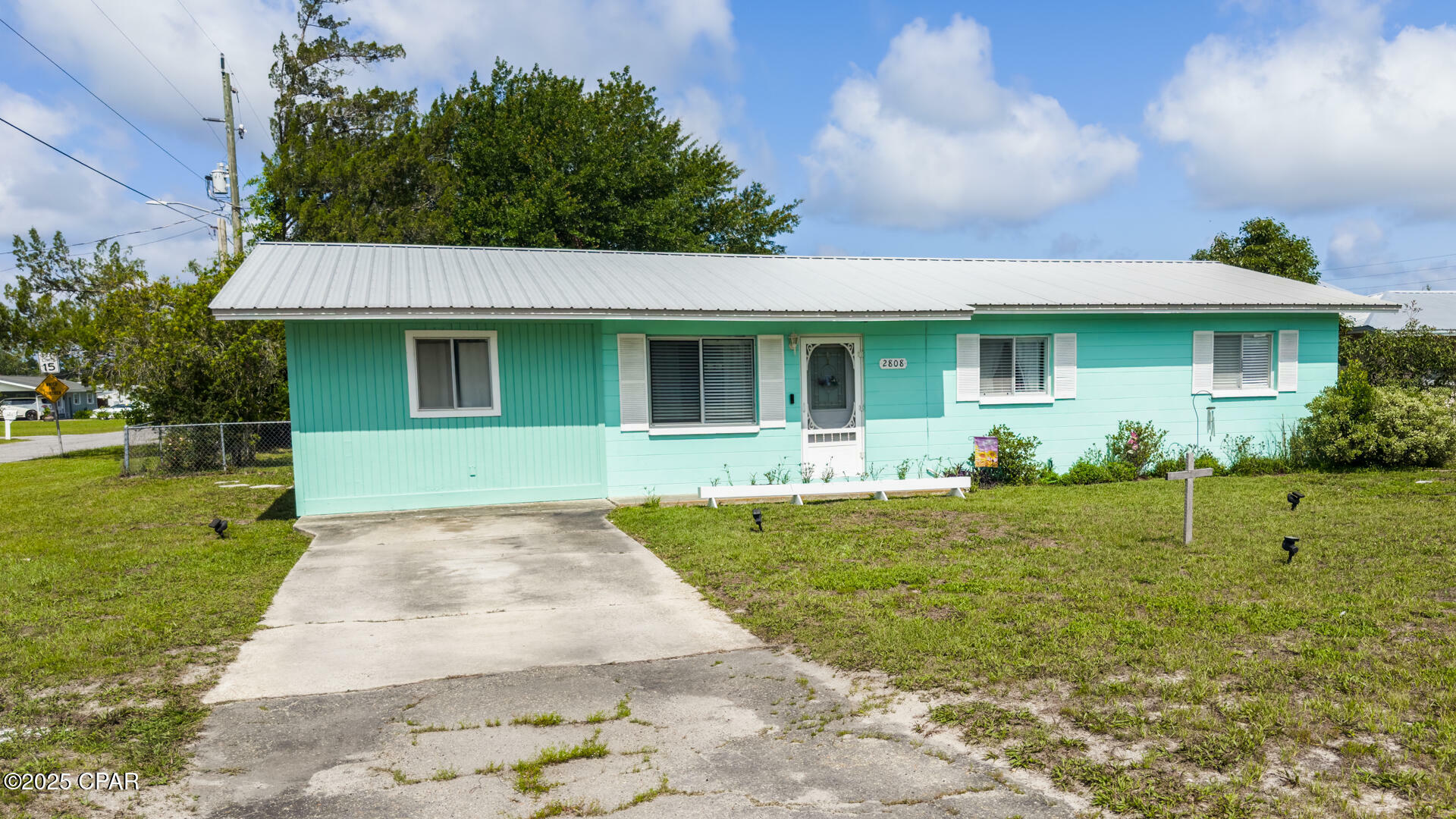 Property Photo: 2808 Garrison Avenue FL 32456